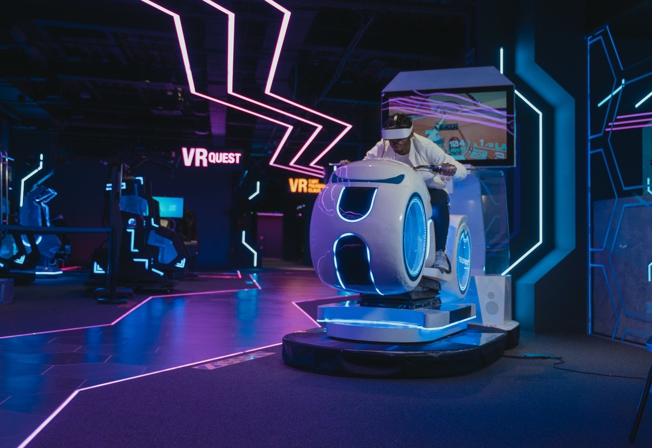 Bestaan er al Virtual Reality (VR) motorracegames?